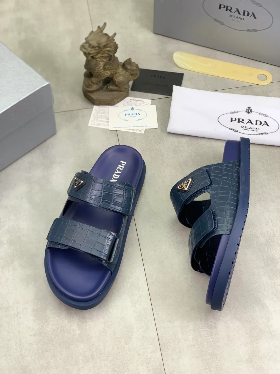 Men's shoes 💰P340💰【New style】🎁🎁🎁 PRADA Prada's new casual slippers, original official website, perfect workmanship, transmitting a kind of noble luxury, sublimating its definition of luxury in Prada's high-end extraordinary craftsmanship. Original combination outsole, code number: 38-44 (45 customized) Multiple colors 🉑️ to choose from